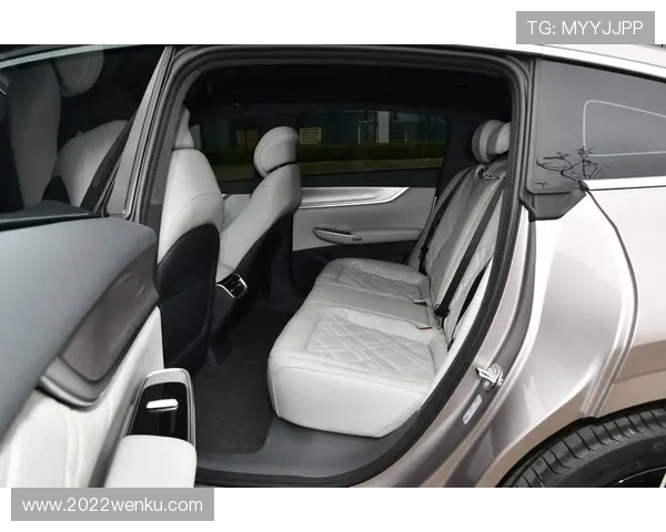 10万级家轿配后排躺椅？长安全新中级车，启源A06内饰发布